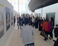 جامعة البحرين تنظّم زيارة للمعرض الذي يستمر حتى 17 مارس القادم، لقاء ما بين الطلّاب والفنانين يصنعه معرض البحرين السنوي للفنون التشكيلية

