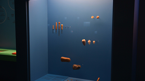 يعرض قطعاً أثرية تعود إلى 5000 عام مضت، متحف البحرين الوطني يضيء فنون دلمون الخفيّة في معرض الأختام

