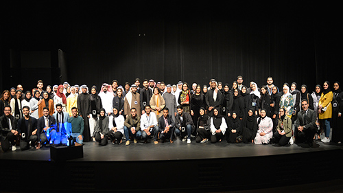 تكريم الشاعر حسن كمال وإطلاق جائزة حسن الحريري للأداء التطوعي، خلال حفل ختام مهرجان تاء الشباب بنسخته العاشرة