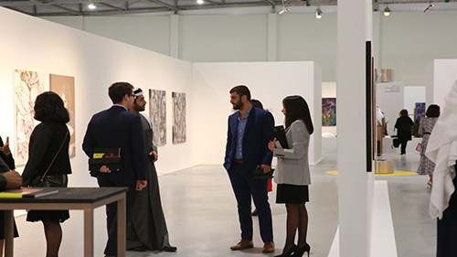 وسط أصداء إيجابية من النقّاد والمهتمين، معرض البحرين السنوي للفنون التشكيلية يستقبل ١٠ آلاف زائرٍ خلال شهر