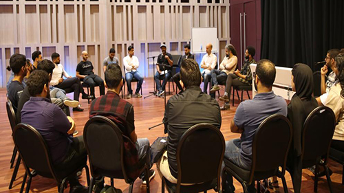 أدارها الفنان محمد حداد، جلسة حوارية حول الموسيقى في مسرح البحرين الوطني