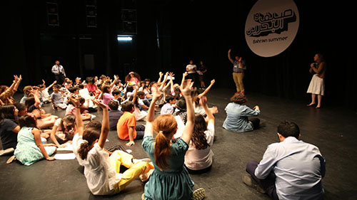 بتعاون بين هيئة الثقافة والسفارة الأميركية و ضمن مهرجان صيف البحرين، الصالة الثقافية تستضيف تجارب أداء مسرحية 