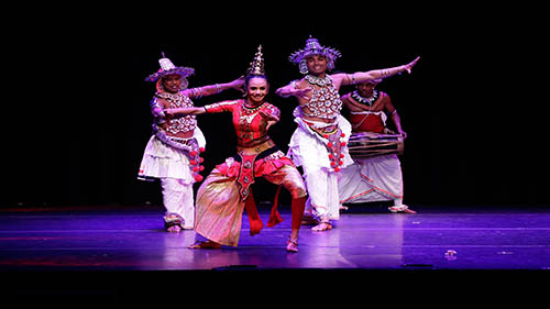 بالتعاون مع السفارة السريلانكية وكأول عروض الصالة ضمن ربيع الثقافة الخامس عشر، فرقة تشانا أوبولي تستحضر جمال الرقص السريلانكي خلال عرضها غدا الخميس على خشبة الصالة الثقافية
