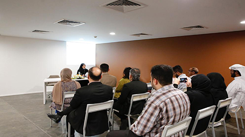 Dr. Dheya Abdullah Khamis Al Kaabi’s Critical Approach Presented In  a lecture at  Al-Khalifiyah Library