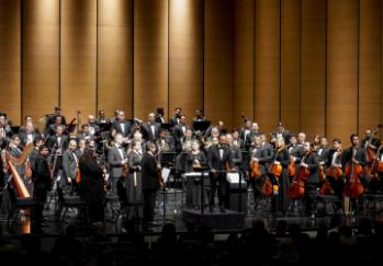 أمسية علي بحر
أوركسترا البحرين الفيلهارمونية: بقيادة المايسترو مبارك نجم
