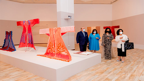 يستكشف آفاق الفن الإسلامي عبر تقنيات فنية مغايرة
 افتتاح معرض 