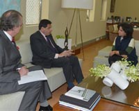 H.E receives French Ambassador, Bahraini-French relations highlighted
