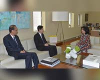 H.E Shaikha Mai Receives Outgoing Chinese Ambassador

