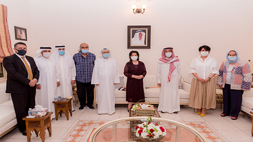 H.E Shaikha Mai Pays a Visit to Academic and Writer’s Ibrahim Ghuloom’s House coinciding with World Theater day
